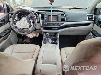 Zdjęcie 8 z 13 samochodu: 2015 TOYOTA HIGHLANDER LE VIN:5TDBKRFH6FS193572 - miniatura