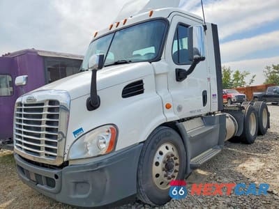 2019 FREIGHTLINER CASCADIA 113 3AKJGBDVXKDJW2125 - główne zdjęcie licytacji z USA - miniatura