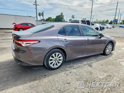 Trzecie zdjęcie samochodu z tyłu: 2018 TOYOTA CAMRY LE VIN:4T1B11HK5JU049671 - miniatura
