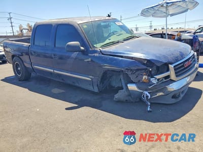 Czwarte zdjęcie samochodu z boku: 2006 GMC NEW SIERRA C1500 VIN:2GTEC13Z661289511 - miniatura