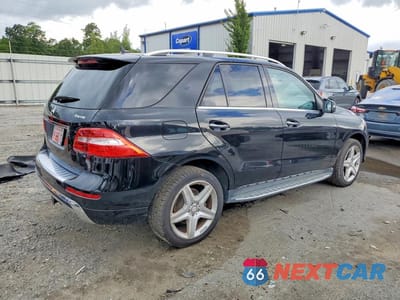 Trzecie zdjęcie samochodu z tyłu: 2015 MERCEDES-BENZ ML 400 4MATIC VIN:4JGDA5GB3FA546177 - miniatura
