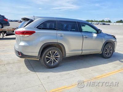 Trzecie zdjęcie samochodu z tyłu: 2018 TOYOTA HIGHLANDER XLE VIN:5TDKZRFH5JS537218 - miniatura
