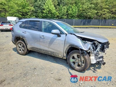 Czwarte zdjęcie samochodu z boku: 2025 TOYOTA RAV4 XLE VIN:2T3P1RFV0SC570373 - miniatura