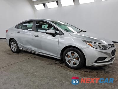 Czwarte zdjęcie samochodu z boku: 2017 CHEVROLET CRUZE LS VIN:1G1BC5SM0H7219095 - miniatura