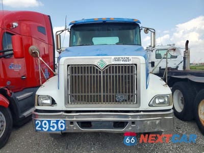 Piąte zdjęcie samochodu w środku: 2000 INTERNATIONAL 9400I SEMI TRUCK VIN:2HSCNAMR5YC054273 - miniatura