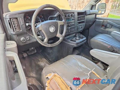 Zdjęcie 8 z 12 samochodu: 2018 CHEVROLET EXPRESS 2500 CARGO DELIVERY VAN VIN:1GCWGAFP5J1342605 - miniatura