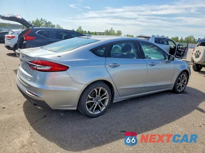Trzecie zdjęcie samochodu z tyłu: 2020 FORD FUSION SEL VIN:3FA6P0CD0LR196617 - miniatura