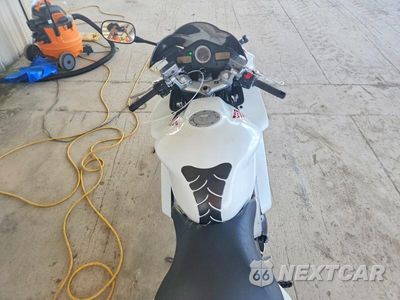 Zdjęcie 6 z 9 samochodu: 2006 HONDA VFR800 VIN:JH2RC46166M800901 - miniatura