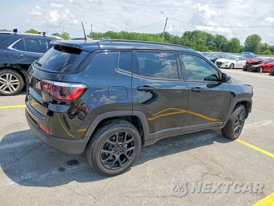 Trzecie zdjęcie samochodu z tyłu: 2024 JEEP COMPASS LATITUDE VIN:3C4NJDBN1RT599672 - miniatura