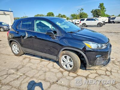 Czwarte zdjęcie samochodu z boku: 2020 CHEVROLET TRAX LS VIN:3GNCJKSB8LL160050 - miniatura