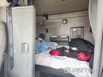 Zdjęcie 10 z 13 samochodu: 2020 VOLVO VNL SEMI TRUCK VIN:4V4NC9EH7LN228511 - miniatura