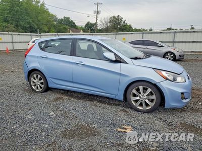 Czwarte zdjęcie samochodu z boku: 2012 HYUNDAI ACCENT SE VIN:KMHCU5AE8CU019008 - miniatura