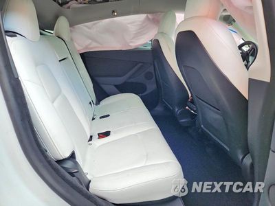 Zdjęcie 10 z 13 samochodu: 2023 TESLA MODEL Y VIN:7SAYGDEE5PF671608 - miniatura