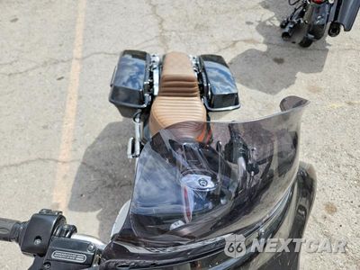 Piąte zdjęcie samochodu w środku: 2010 HARLEY-DAVIDSON FLHX VIN:1HD1KB413AB651186 - miniatura