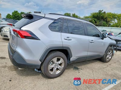 Trzecie zdjęcie samochodu z tyłu: 2024 TOYOTA RAV4 HYBRID XLE VIN:JTMRWRFV9RD274512 - miniatura