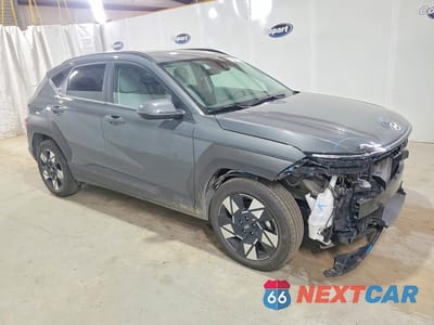 Czwarte zdjęcie samochodu z boku: 2025 HYUNDAI KONA SEL VIN:KM8HB3AB2SU339610 - miniatura