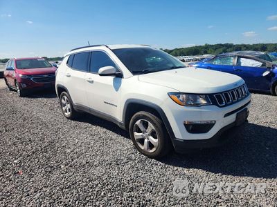 Czwarte zdjęcie samochodu z boku: 2018 JEEP COMPASS LATITUDE VIN:3C4NJDBB4JT483697 - miniatura