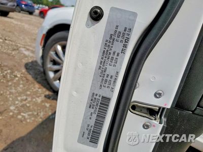 Zdjęcie 12 z 12 samochodu: 2018 CHRYSLER 300 TOURING VIN:2C3CCARG7JH143121 - miniatura