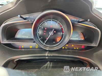 Zdjęcie 9 z 13 samochodu: 2018 MAZDA 3 GRAND TOURING VIN:3MZBN1W33JM162959 - miniatura
