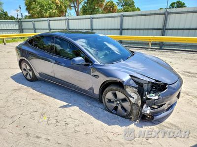 Czwarte zdjęcie samochodu z boku: 2022 TESLA MODEL 3 VIN:5YJ3E1EA8NF315983 - miniatura