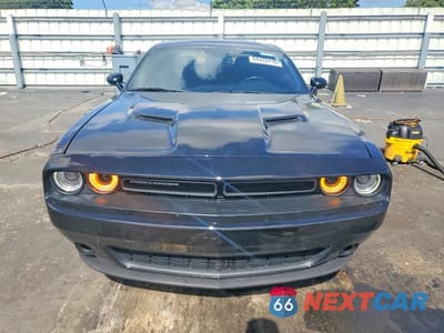 Piąte zdjęcie samochodu w środku: 2021 DODGE CHALLENGER SXT VIN:2C3CDZAG6MH534434 - miniatura