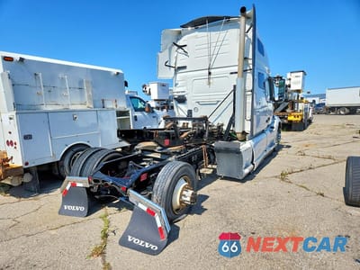 Trzecie zdjęcie samochodu z tyłu: 2022 VOLVO VNL SEMI TRUCK VIN:4V4NC9EH6NN296026 - miniatura