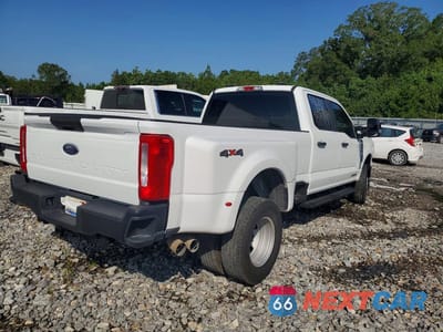 Trzecie zdjęcie samochodu z tyłu: 2024 FORD F350 SUPER DUTY VIN:1FT8W3DTXREE03443 - miniatura