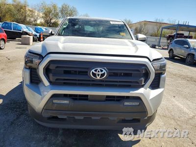 Piąte zdjęcie samochodu w środku: 2025 TOYOTA TACOMA SR5 VIN:3TMKB5FN0SM052957 - miniatura