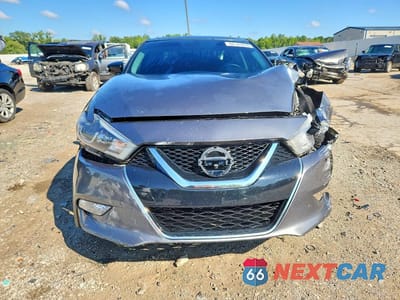 Piąte zdjęcie samochodu w środku: 2018 NISSAN MAXIMA PLATINUM VIN:1N4AA6AP2JC393862 - miniatura