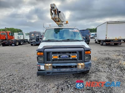 Piąte zdjęcie samochodu w środku: 2011 FORD E350 VAN WITH BUCKET LIFT VIN:1FTSE3ES5BDB26100 - miniatura