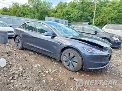Czwarte zdjęcie samochodu z boku: 2025 TESLA MODEL 3 VIN:5YJ3E1EA5SF043033 - miniatura