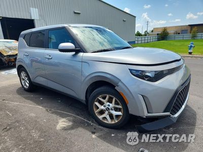 Czwarte zdjęcie samochodu z boku: 2023 KIA SOUL LX VIN:KNDJ23AU1P7869516 - miniatura