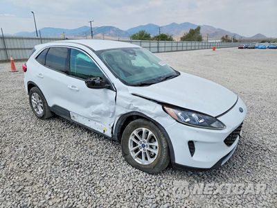Czwarte zdjęcie samochodu z boku: 2020 FORD ESCAPE SE VIN:1FMCU0G6XLUA25041 - miniatura