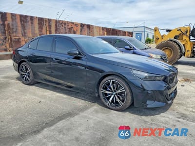 Czwarte zdjęcie samochodu z boku: 2026 BMW 530 I VIN:WBA43FJ05TCW34429 - miniatura