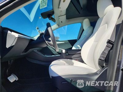 Zdjęcie 7 z 12 samochodu: 2023 TESLA MODEL Y VIN:7SAYGDEF2PF881303 - miniatura