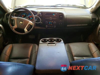 Zdjęcie 8 z 12 samochodu: 2013 CHEVROLET SILVERADO K1500 LT VIN:3GCPKSE70DG313643 - miniatura