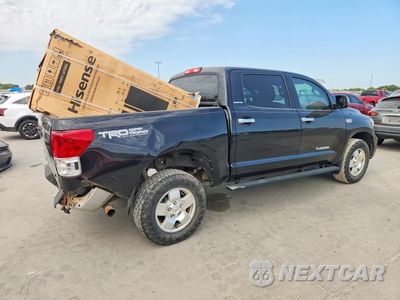 Trzecie zdjęcie samochodu z tyłu: 2012 TOYOTA TUNDRA CREWMAX LIMITED VIN:5TFHW5F1XCX236178 - miniatura
