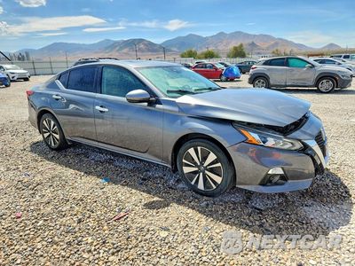 Czwarte zdjęcie samochodu z boku: 2019 NISSAN ALTIMA SV VIN:1N4BL4DVXKC130940 - miniatura