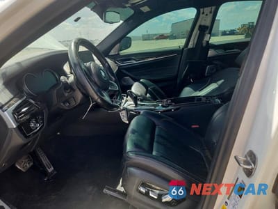 Zdjęcie 7 z 12 samochodu: 2018 BMW M550XI VIN:WBAJB9C54JB035377 - miniatura