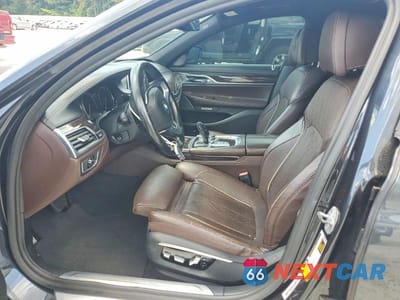 Zdjęcie 7 z 12 samochodu: 2016 BMW 740 I VIN:WBA7E2C57GG547414 - miniatura