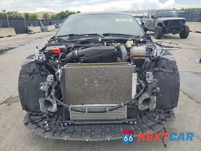 Piąte zdjęcie samochodu w środku: 2025 FORD MUSTANG VIN:1FA6P8TH5S5110110 - miniatura
