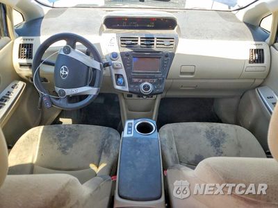 Zdjęcie 8 z 12 samochodu: 2013 TOYOTA PRIUS V THREE VIN:JTDZN3EU7D3235943 - miniatura
