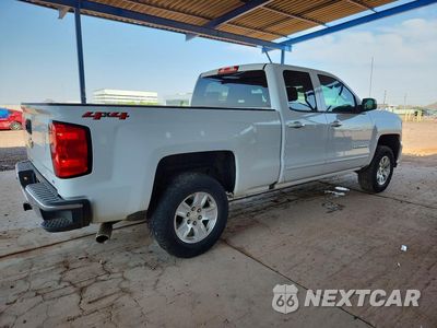 Trzecie zdjęcie samochodu z tyłu: 2018 CHEVROLET SILVERADO K1500 LT VIN:1GCVKREC3JZ322460 - miniatura