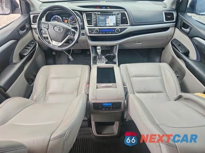 Zdjęcie 8 z 13 samochodu: 2017 TOYOTA HIGHLANDER XLE VIN:5TDJZRFH5HS419014 - miniatura