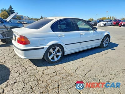 Trzecie zdjęcie samochodu z tyłu: 2005 BMW 325 I VIN:WBAET37425NJ91242 - miniatura