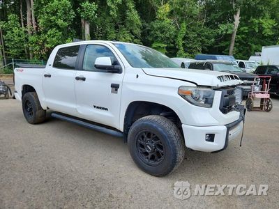 Czwarte zdjęcie samochodu z boku: 2018 TOYOTA TUNDRA CREWMAX SR5 VIN:5TFDY5F13JX708226 - miniatura