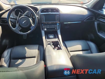 Zdjęcie 8 z 13 samochodu: 2018 JAGUAR F-PACE PREMIUM VIN:SADCJ2FX1JA255329 - miniatura