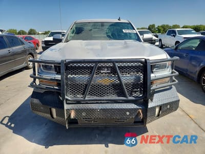 Piąte zdjęcie samochodu w środku: 2018 CHEVROLET SILVERADO C1500 LT VIN:2GCRCRECXJ1100957 - miniatura