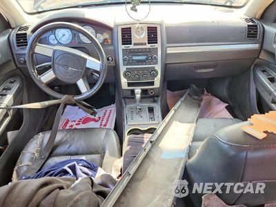 Zdjęcie 8 z 12 samochodu: 2010 CHRYSLER 300 TOURING VIN:2C3CA5CV1AH254011 - miniatura