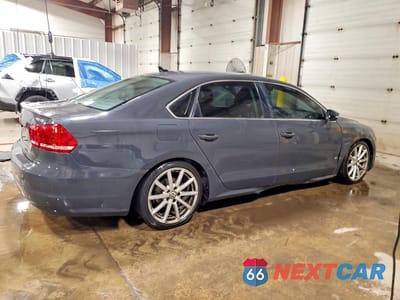 Trzecie zdjęcie samochodu z tyłu: 2015 VOLKSWAGEN PASSAT SE VIN:1VWBT7A35FC014997 - miniatura